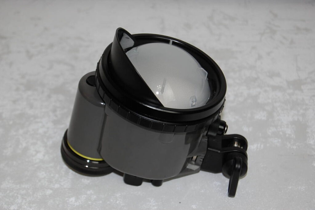 使用回数の少ない INON イノン Z-330 Type2 水中ストロボを宅配便買取しました（大阪府大阪市）