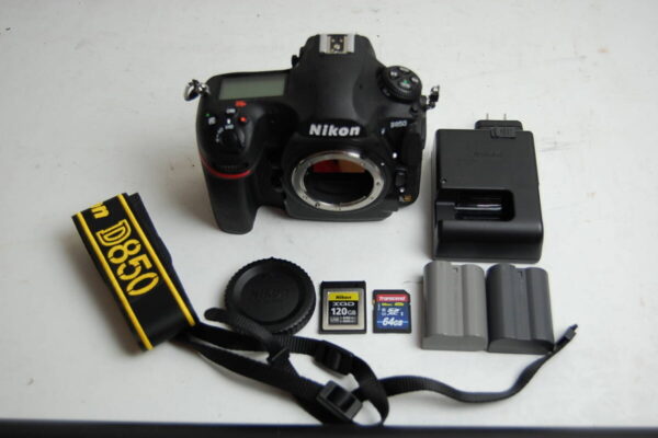 小傷等があっても動作に問題の無い Nikon ニコン D850 ボディと周辺アクセサリーを出張買取しました（神奈川県横浜市）
